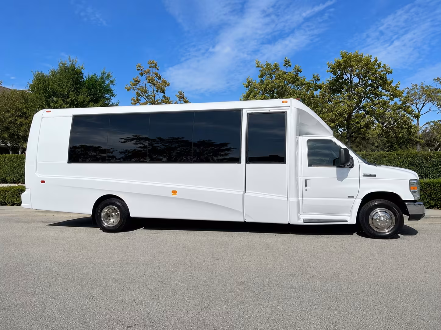 whittier minibus rentals to hollywood burbank airport bur
