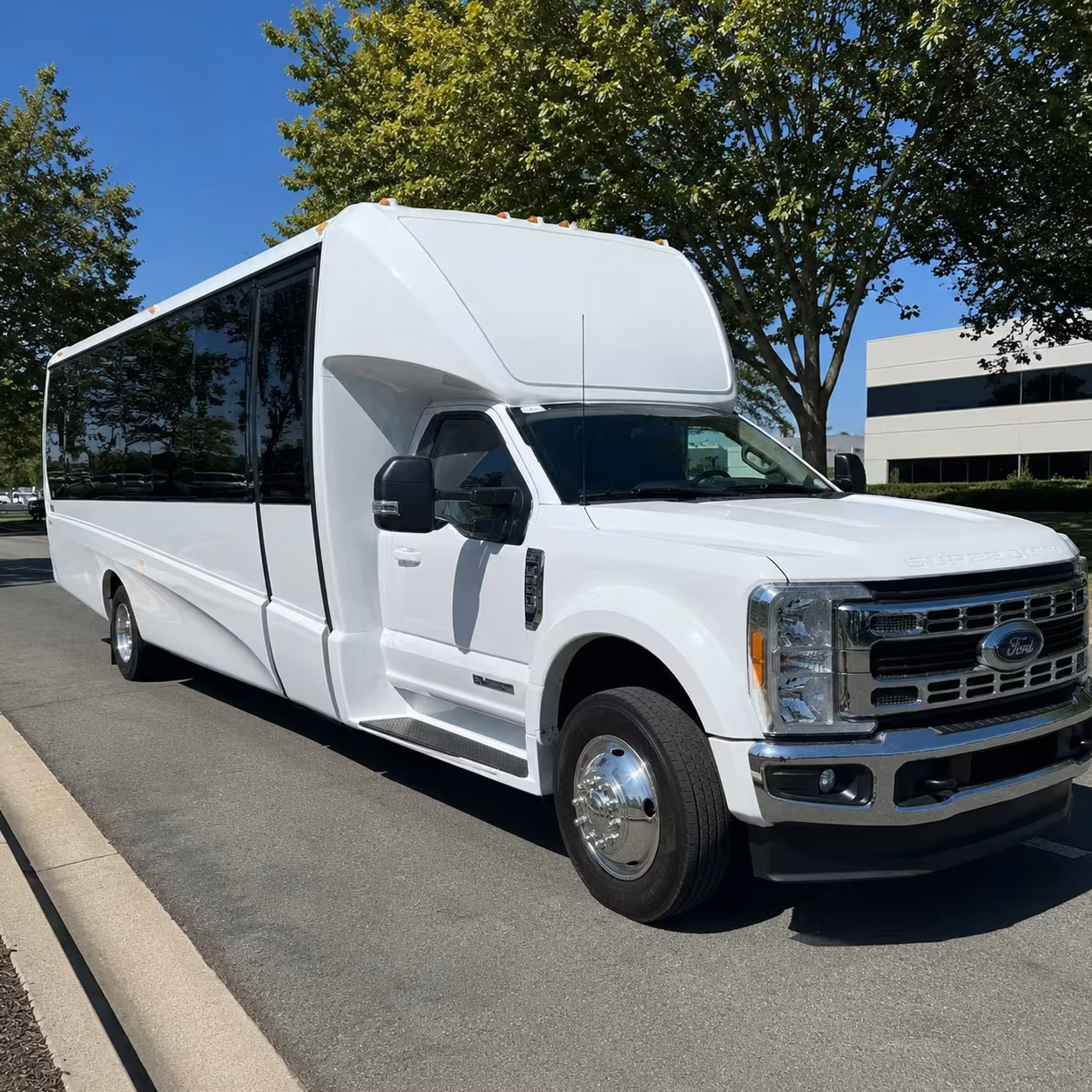whittier prom minibus rentals and party bus amenities